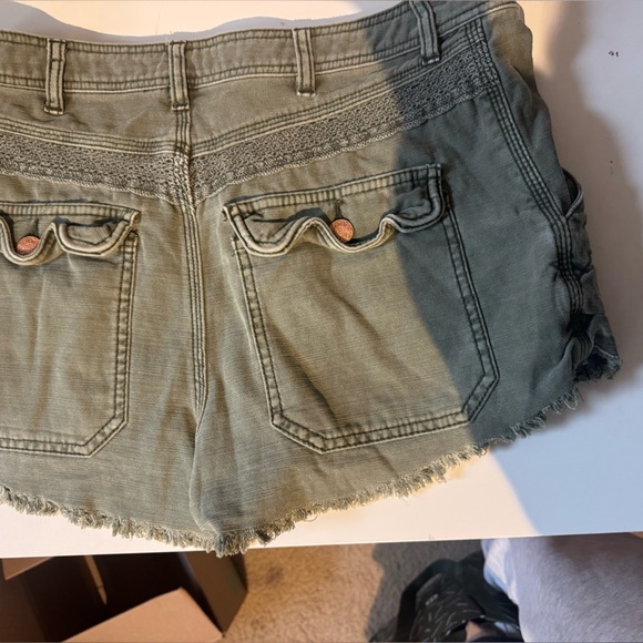 Free People Green Great Expectations Button Fly Cut Off Jean Shorts Women's - Picture 11 of 16